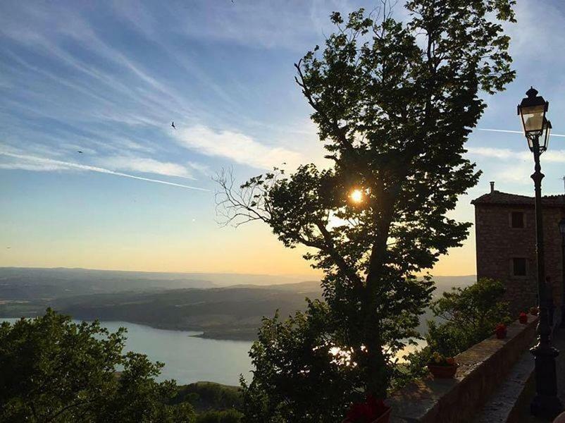 Le Casette Di Civitella La Casa Di Nonna Giulia Civitella Del Lago Exterior foto